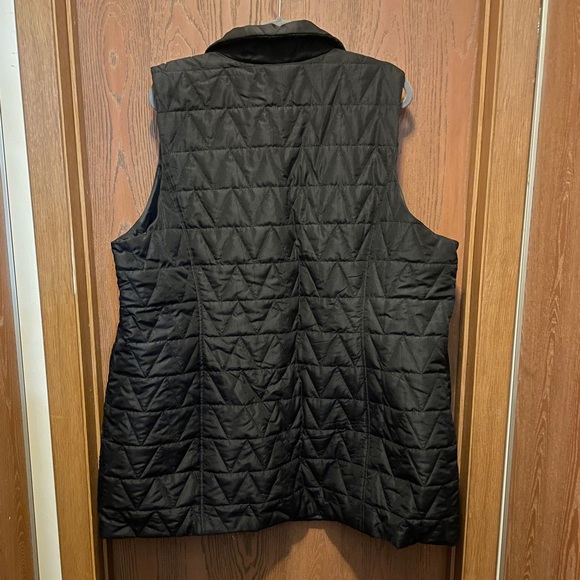 NWT CJ Banks sz 3x Quilted Black Long Zipper Vest! - Picture 3 of 3